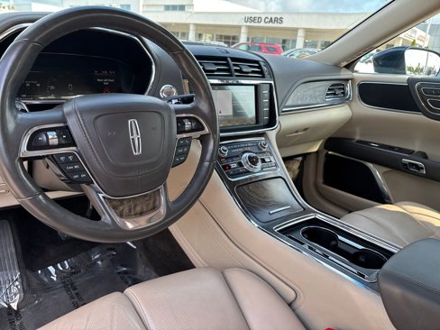 Used 2017 Lincoln Continental Select w/ Climate Package image 16