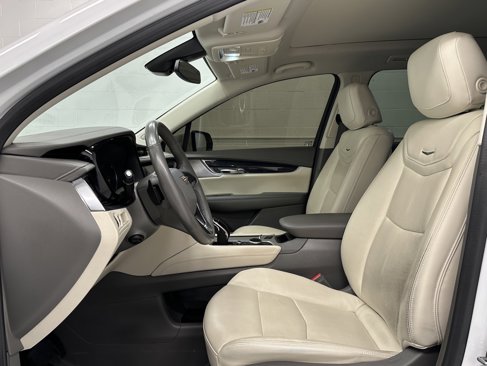 Used 2023 Cadillac XT6 Premium Luxury image 11
