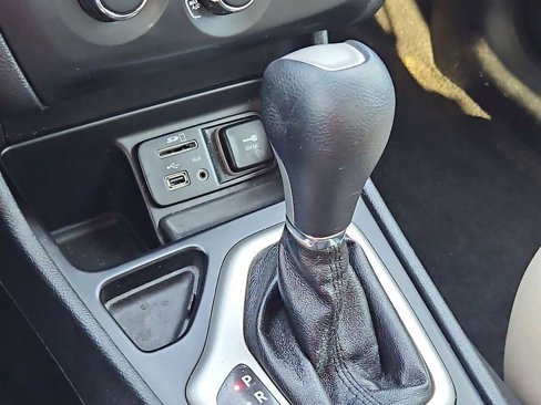 Used 2016 Jeep Cherokee Sport image 15