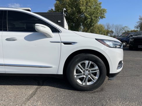 Used 2019 Buick Enclave Essence image 2