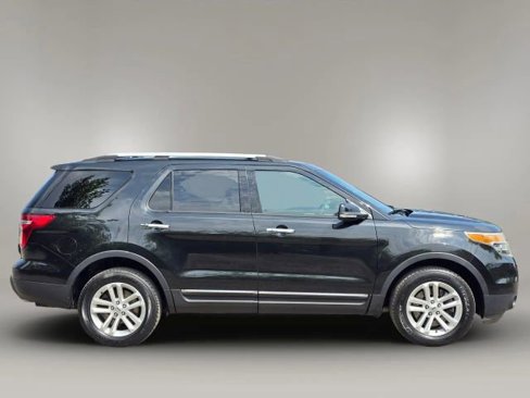 Used 2015 Ford Explorer XLT w/ Equipment Group 202A image 4