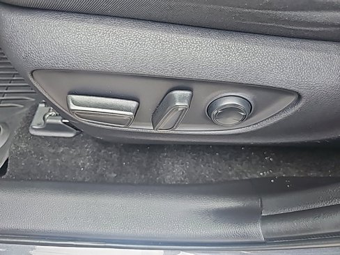 Used 2020 Toyota RAV4 XLE image 19