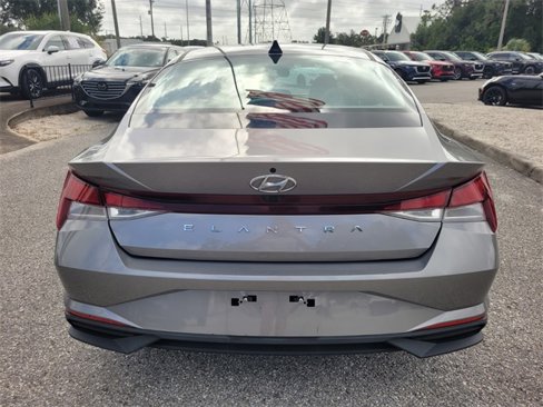 Used 2021 Hyundai Elantra SEL image 10