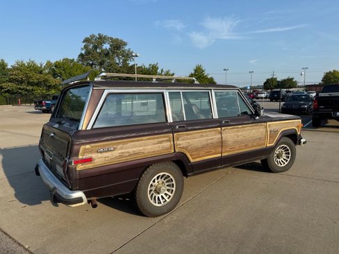 Used 1990 Jeep Grand Wagoneer image 5