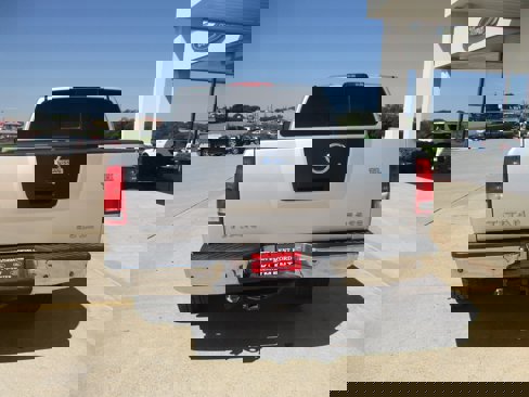 Used 2004 Nissan Titan SE w/ (OF1) SE Off-Road Pkg image 8