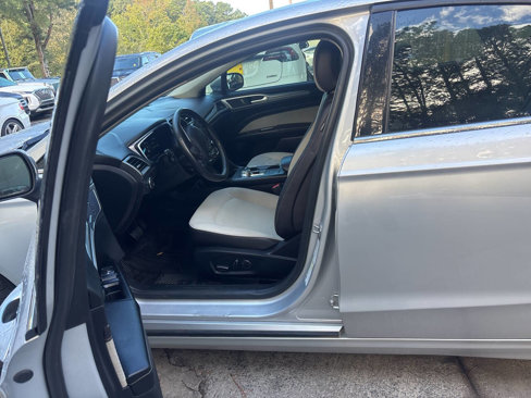 Used 2019 Ford Fusion SE w/ Equipment Group 151A image 9