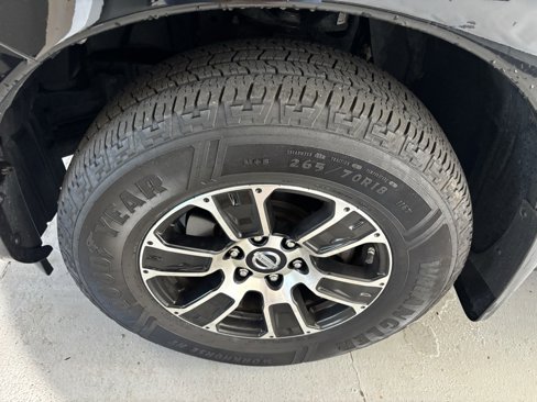Used 2022 Nissan Titan SV w/ SV Convenience Package image 6