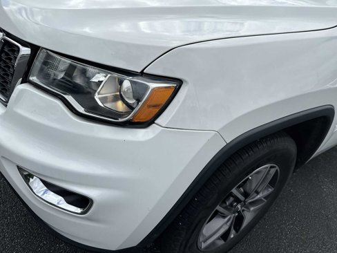Used 2017 Jeep Grand Cherokee Limited image 10