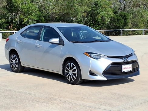 Used 2019 Toyota Corolla LE image 3