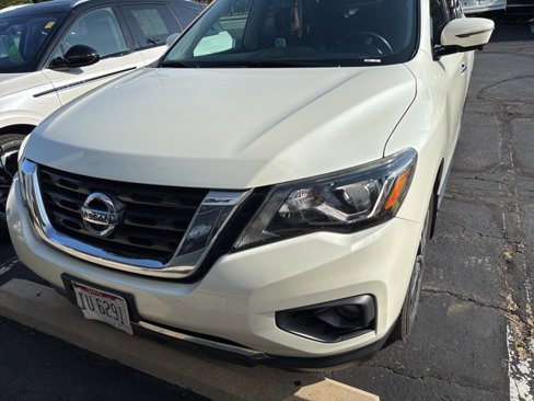 Used 2017 Nissan Pathfinder Platinum image 1