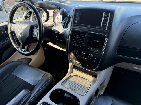 Used 2019 Dodge Grand Caravan SXT image 14