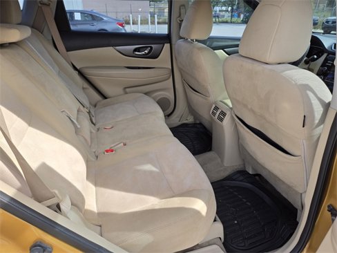Used 2015 Nissan Rogue S image 16