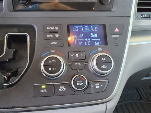Used 2015 Toyota Sienna LE image 18