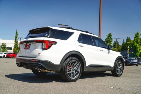Used 2025 Ford Explorer ST image 11