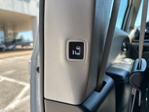 Used 2021 Chrysler Voyager Lxi image 38