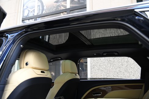 Used 2023 Bentley Bentayga Extended Wheelbase image 21