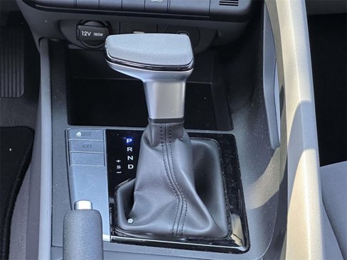 Used 2024 Hyundai Elantra SEL image 18