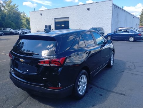 Used 2022 Chevrolet Equinox LS w/ LS Convenience Package image 3