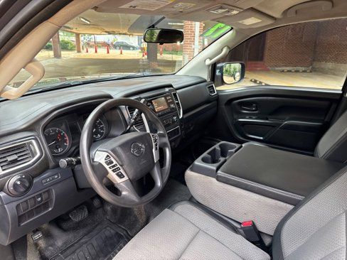 Used 2017 Nissan Titan S image 15