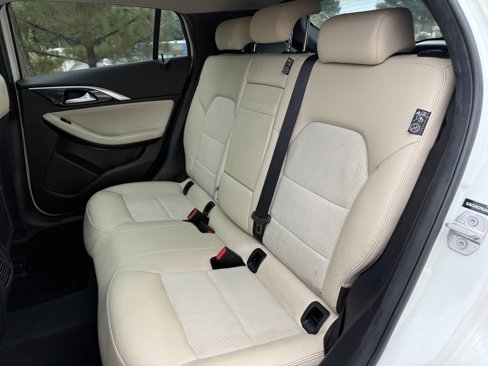Used 2018 INFINITI QX30 image 42