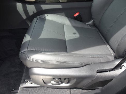 Certified 2025 Land Rover Range Rover Velar S image 18