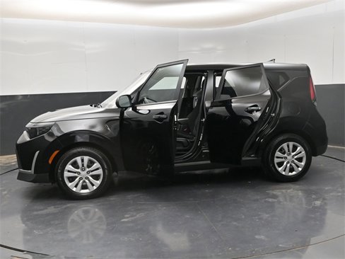 Used 2023 Kia Soul LX image 33