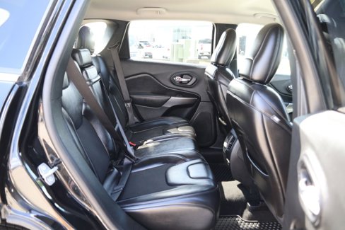 Used 2019 Jeep Cherokee Latitude Plus w/ Cold Weather Group image 11