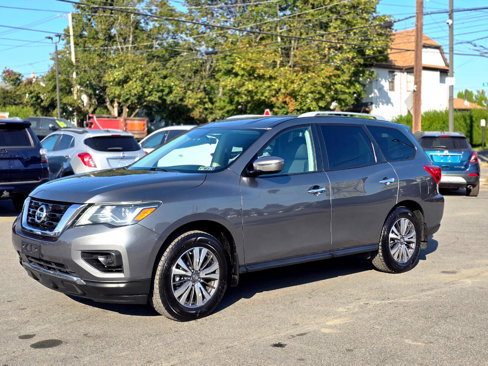 Used 2017 Nissan Pathfinder S image 2