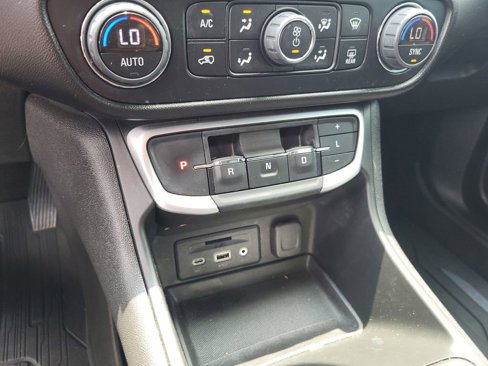 Used 2024 GMC Terrain SLT w/ Infotainment Package II image 19