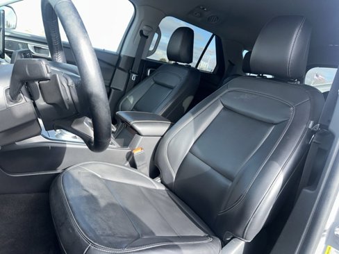 Used 2021 Ford Explorer XLT w/ Equipment Group 202A image 14