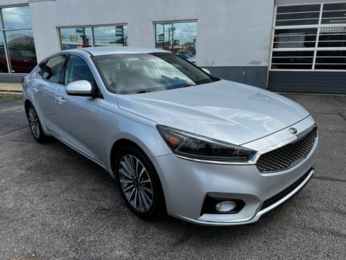 Used 2017 Kia Cadenza Premium image 2