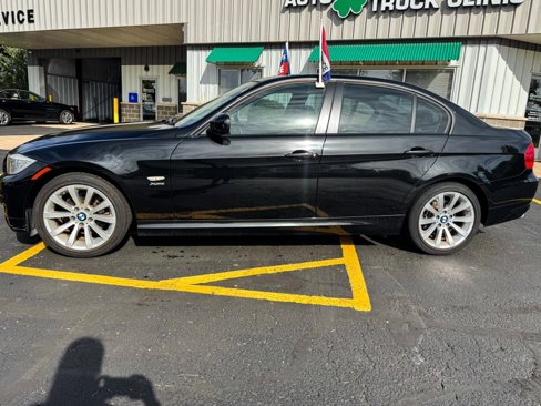 Used 2011 BMW 328i xDrive Sedan image 4
