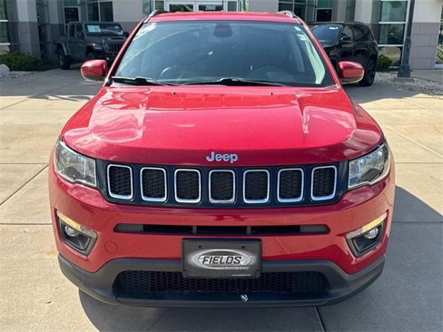Used 2018 Jeep Compass Latitude image 2