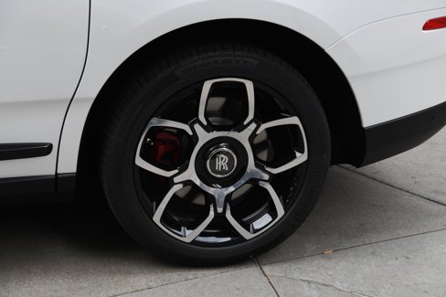 Used 2024 Rolls-Royce Cullinan Black Badge image 25