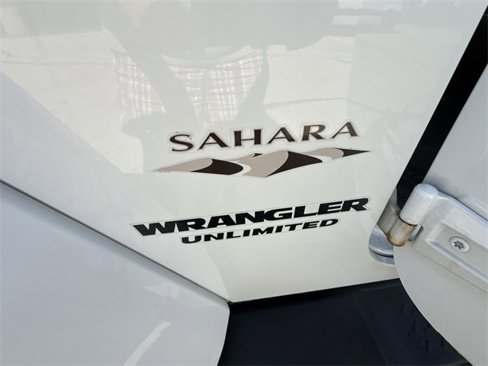 Used 2017 Jeep Wrangler Unlimited Sahara w/ Connectivity Group image 29