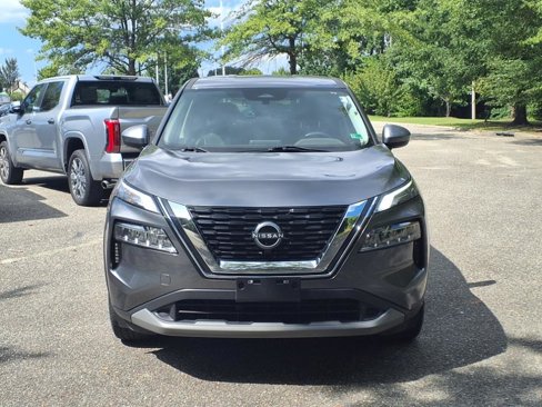Used 2023 Nissan Rogue SV image 2