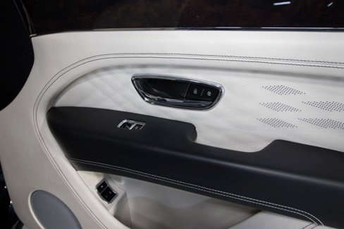 Used 2023 Bentley Bentayga Extended Wheelbase image 49