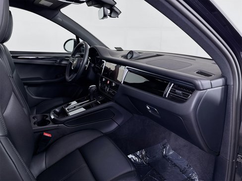 Used 2025 Porsche Macan image 23