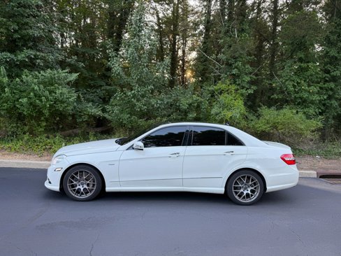 Used 2012 Mercedes-Benz E 550 4MATIC Sedan image 2