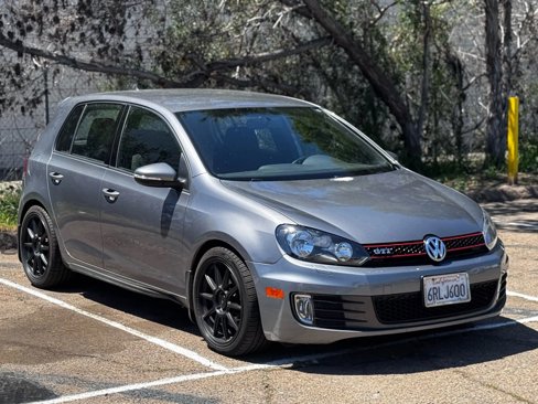 Used 2011 Volkswagen Golf 4-Door image 1