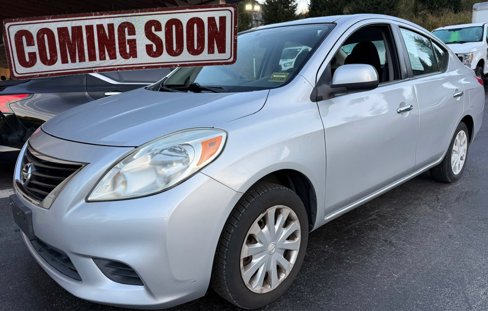 Used 2012 Nissan Versa SV image 1