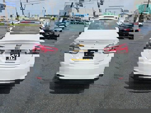 Used 2021 Chevrolet Malibu LT image 6