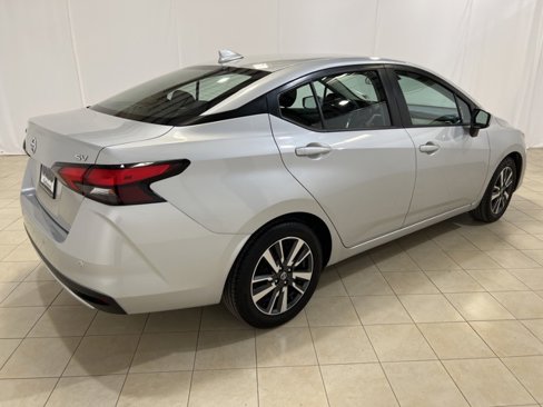 Used 2022 Nissan Versa SV image 5