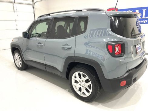 Used 2018 Jeep Renegade Latitude image 10