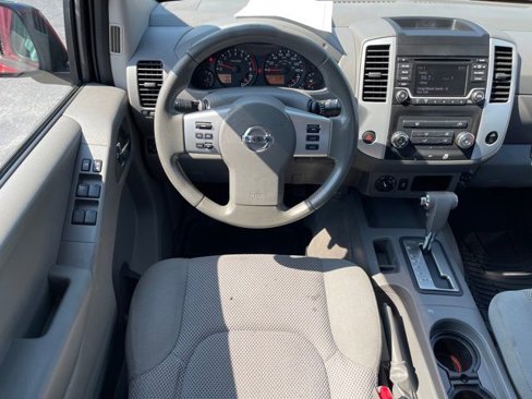 Used 2017 Nissan Frontier SV image 5