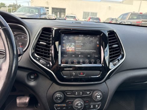 Used 2019 Jeep Cherokee High Altitude image 10
