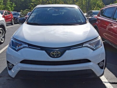 Used 2018 Toyota RAV4 LE image 2