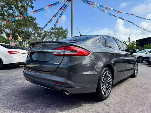 Used 2017 Ford Fusion SE w/ Fusion SE Technology Package image 9