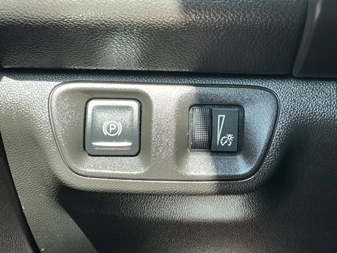 Used 2017 GMC Acadia SLE image 56