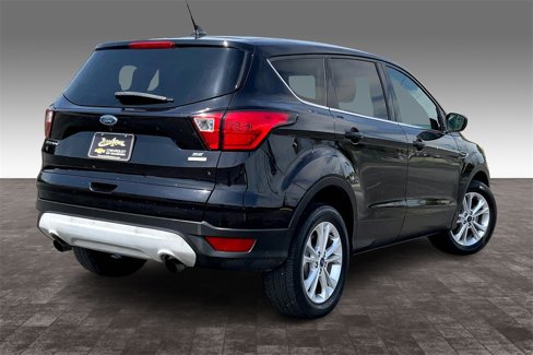 Used 2019 Ford Escape SE image 14